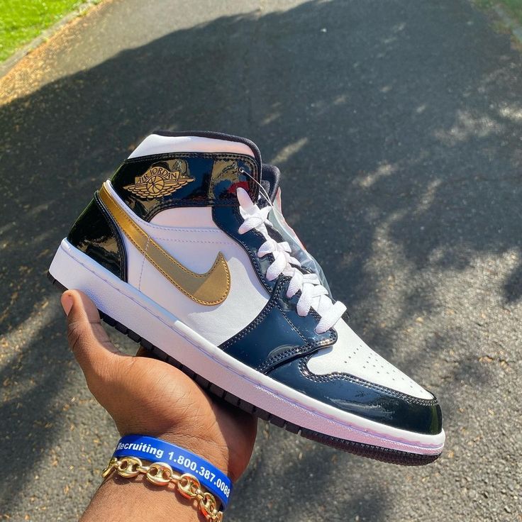 JORDAN 1 MID x PATENT BLACK WHITE GOLD