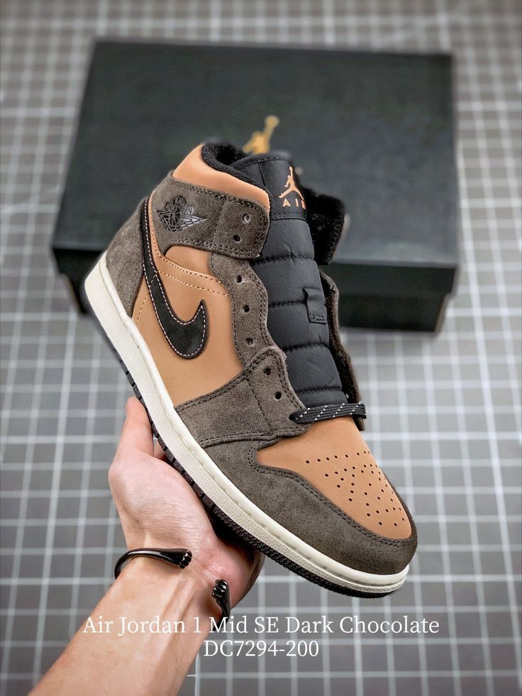 JORDAN 1 MID SE x DARK CHOCOLATE