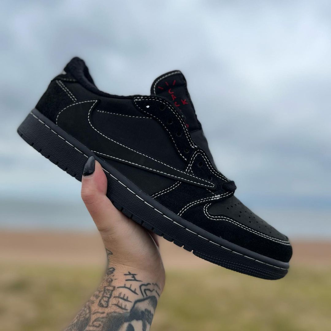 JORDAN 1 LOW x TRAVIS SCOTT PHANTOM
