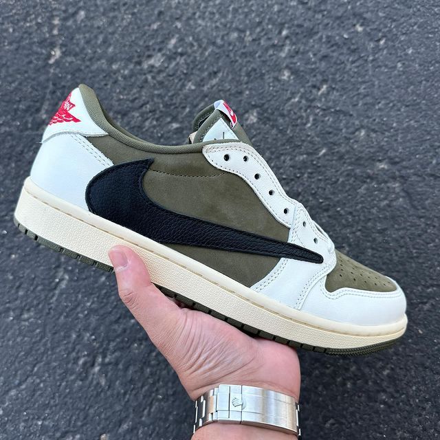 JORDAN 1 LOW x TRAVIS SCOTT OLIVE