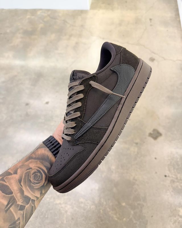 JORDAN 1 RETRO LOW OG SP x TRAVIS SCOTT VELVET BROWN