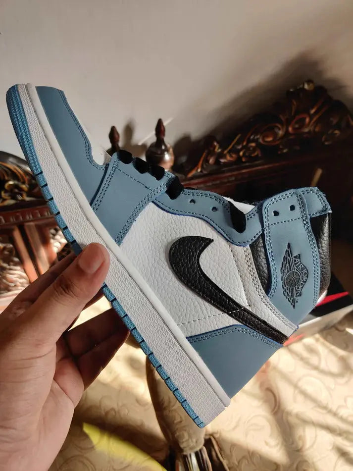 JORDAN 1 RETRO HIGH OG x UNIVERSITY BLUE