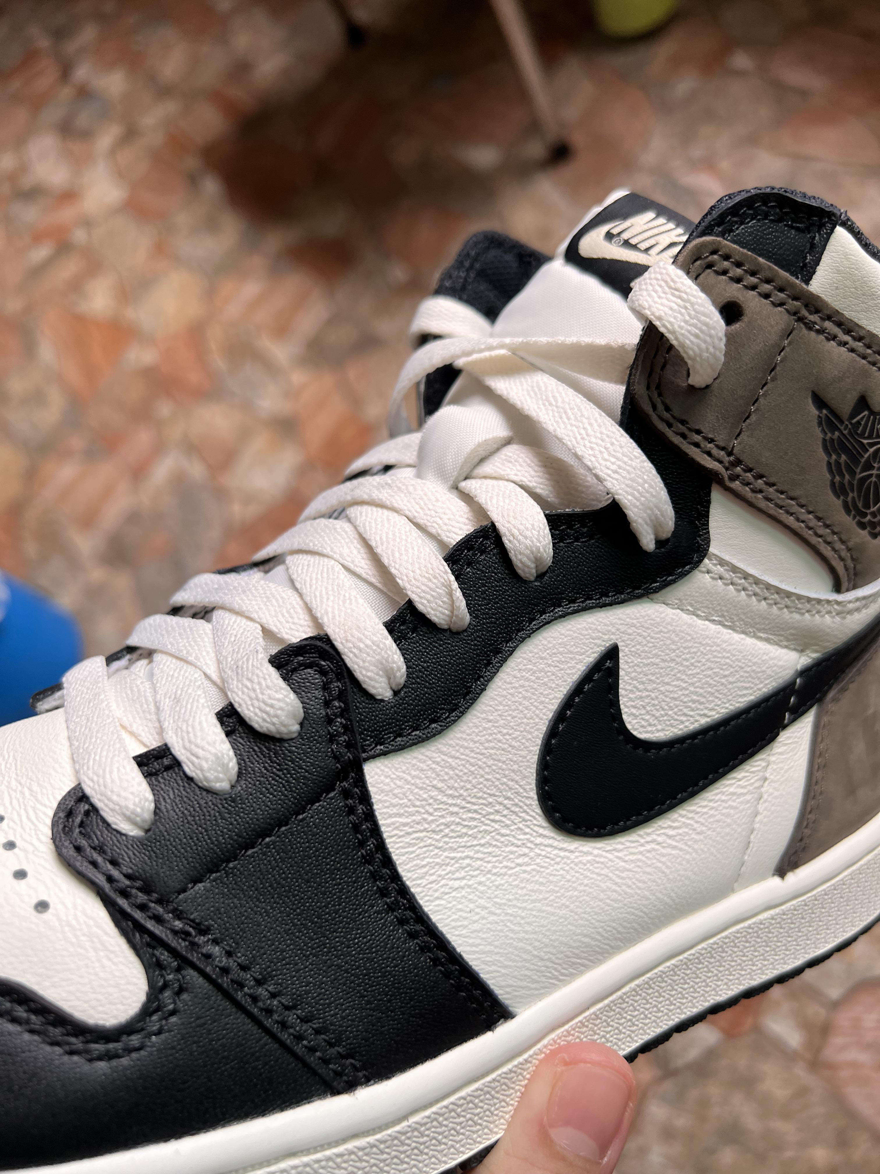 JORDAN 1 RETRO HIGH x DARK MOCHA