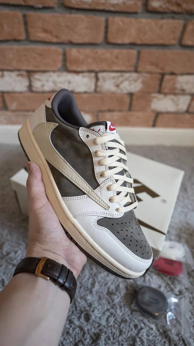 JORDAN 1 LOW x TRAVIS SCOTT REVERSE MOCHA