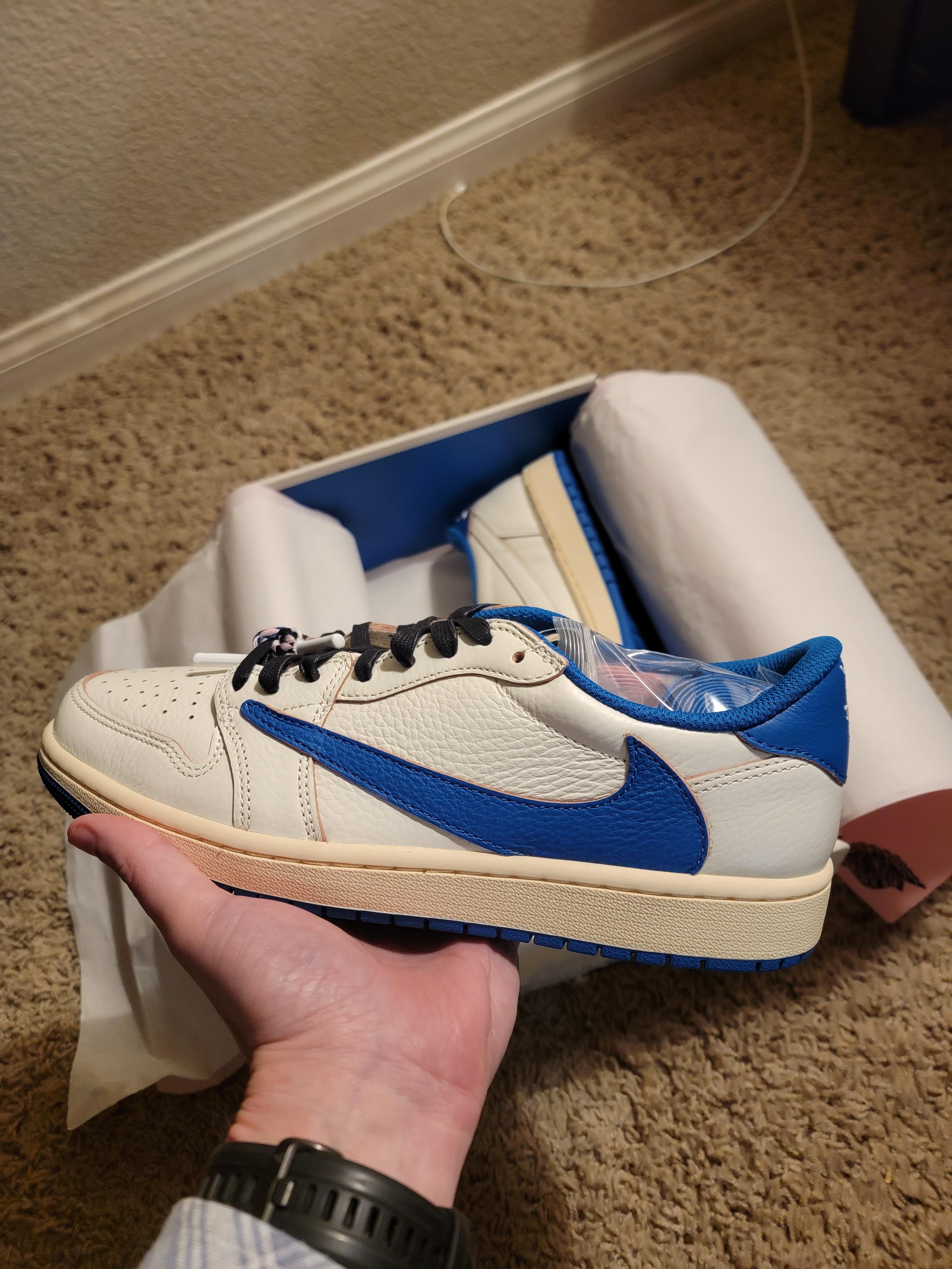 JORDAN 1 LOW x TRAVIS SCOTT FRAGMENT