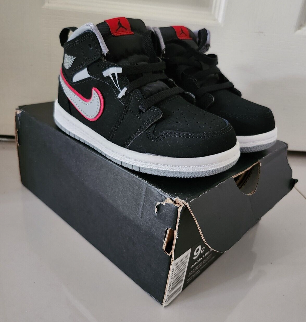 JORDAN 1 MID x BLACK PARTICLE GREY GYM RED