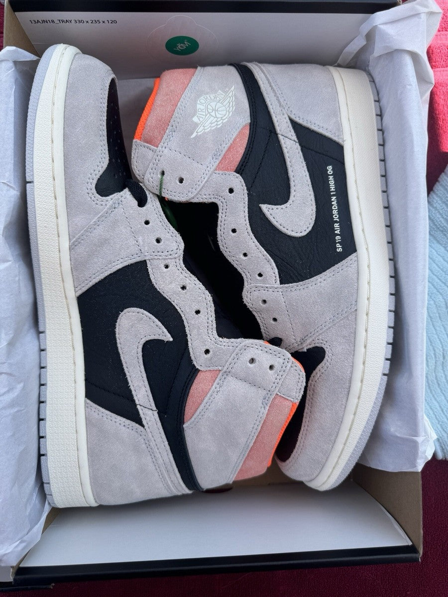 JORDAN 1 RETRO HIGH x NEUTRAL GREY HYPER CRIMSON