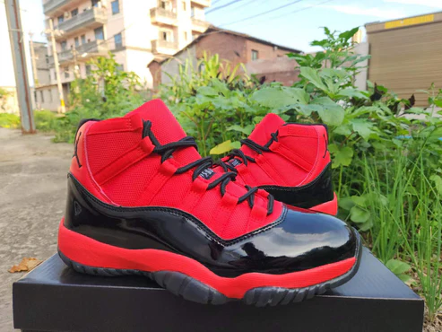 JORDAN 11 Black and Red