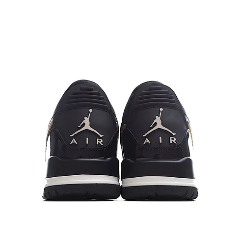AIR JORDAN 11 "Black/Gold"