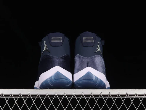 AIR JORDAN 11 RETRO NAVY VELVET MIDNIGHT NAVY/METALLIC SILVER/WHITE