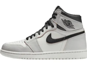 JORDAN 1 RETRO HIGH OG DEFIANT x SB NYC TO PARIS