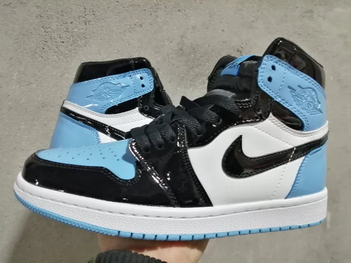 JORDAN 1 RETRO HIGH x UNC PATENT