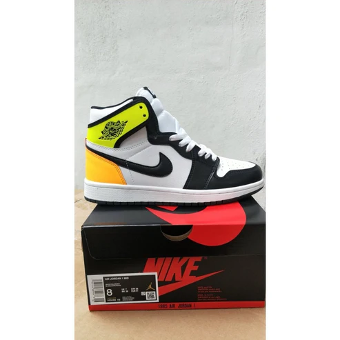 JORDAN 1 RETRO HIGH x WHITE BLACK VOLT UNIVERSITY GOLD