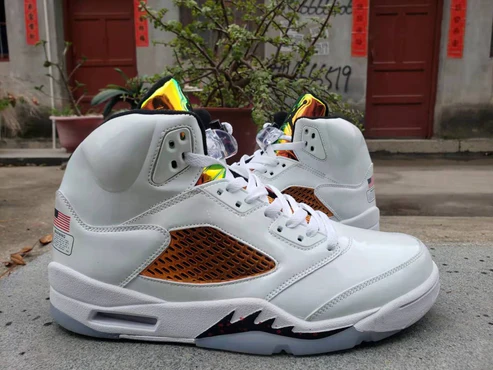 JORDAN 5 RETRO x NFL HELMET