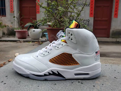 JORDAN 5 RETRO x NFL HELMET