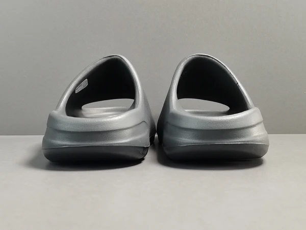 ADIDAS YEEZY SLIDE x ONYX 1